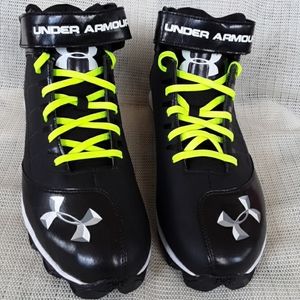 UNDER ARMOUR CLEATS  LOOKS NEW